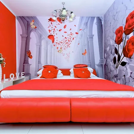 Beachfront Romy With Sauna Apartamento Makarska