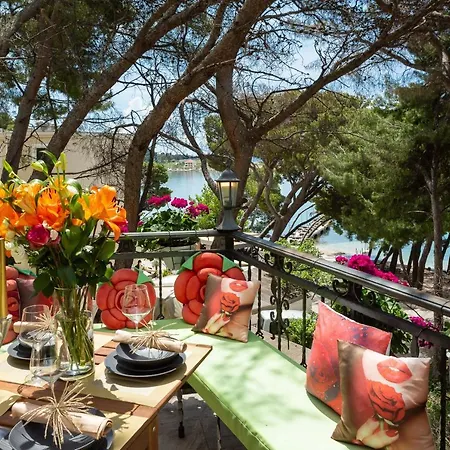 Beachfront Romy With Sauna Apartamento